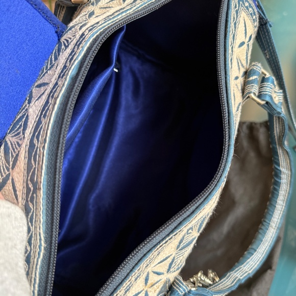 Banda Arman Barrel Bag - Picture 8 of 8